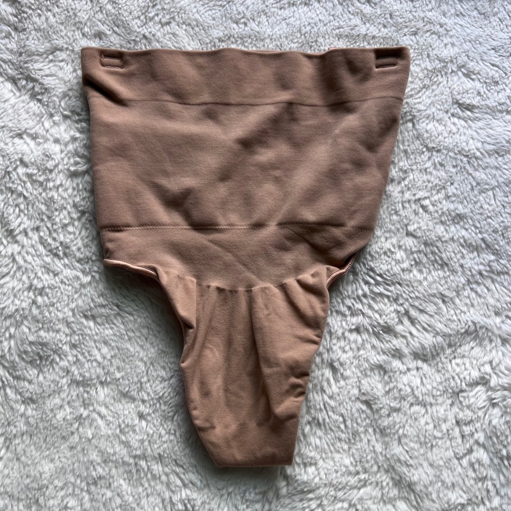 SKIMS Women's Core Control Thong High Waisted Shapewear Beige Size XXS NWOT